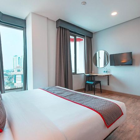 Super Oyo Townhouse 1 Hotel Salemba Jakarta Exteriör bild
