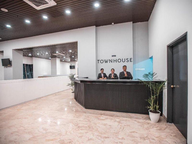 Super Oyo Townhouse 1 Hotel Salemba Jakarta Exteriör bild