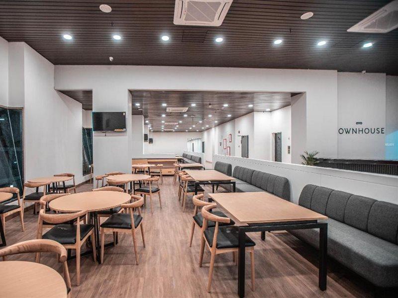 Super Oyo Townhouse 1 Hotel Salemba Jakarta Exteriör bild