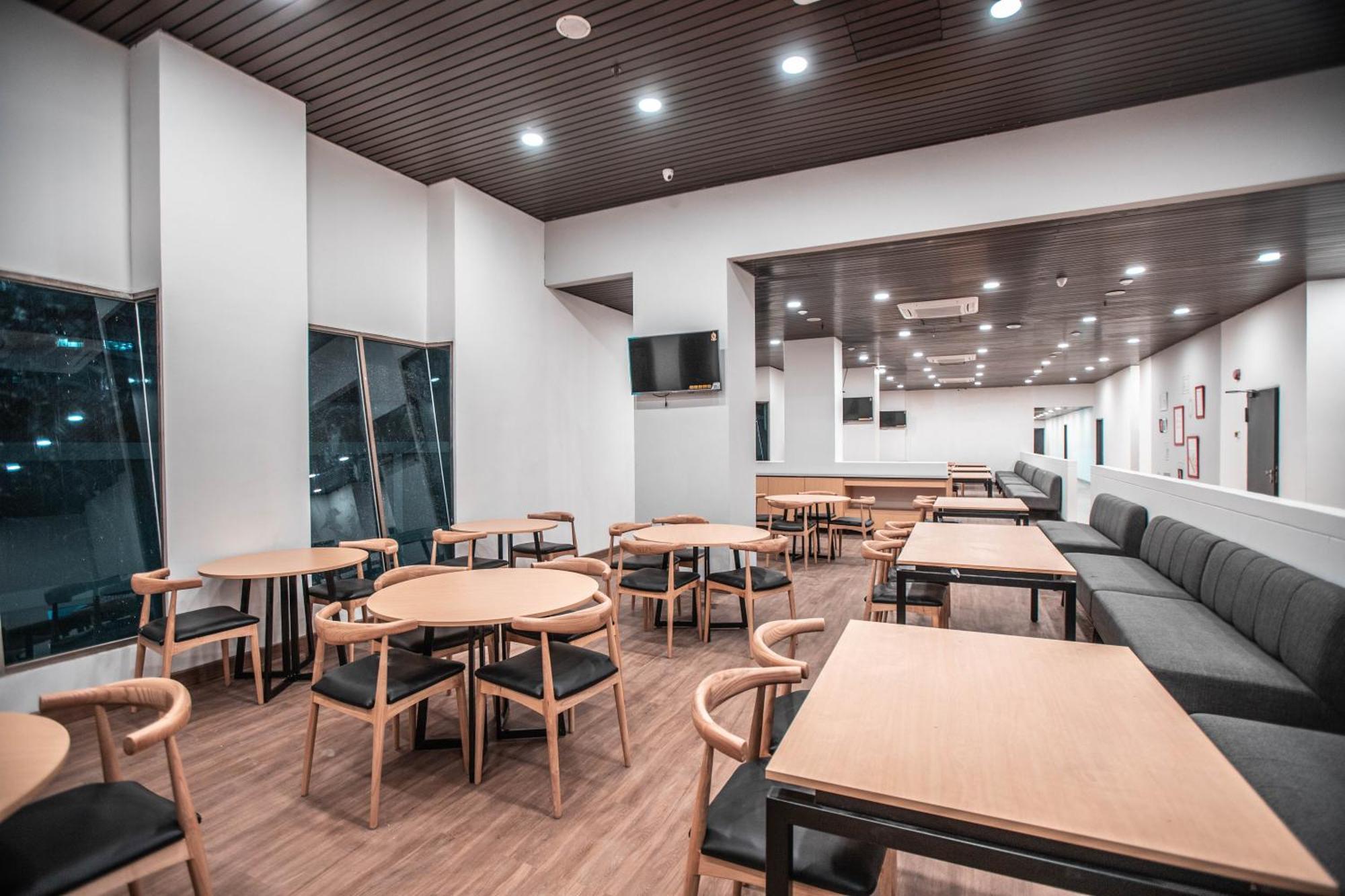 Super Oyo Townhouse 1 Hotel Salemba Jakarta Exteriör bild