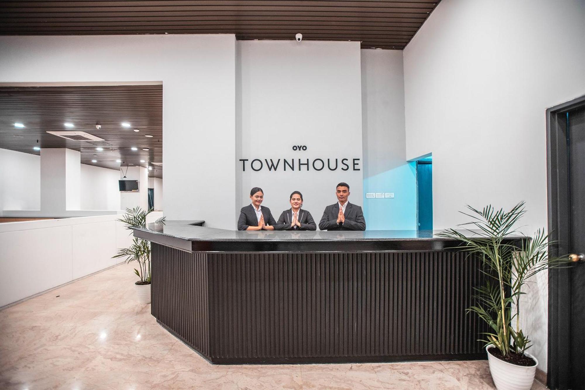 Super Oyo Townhouse 1 Hotel Salemba Jakarta Exteriör bild