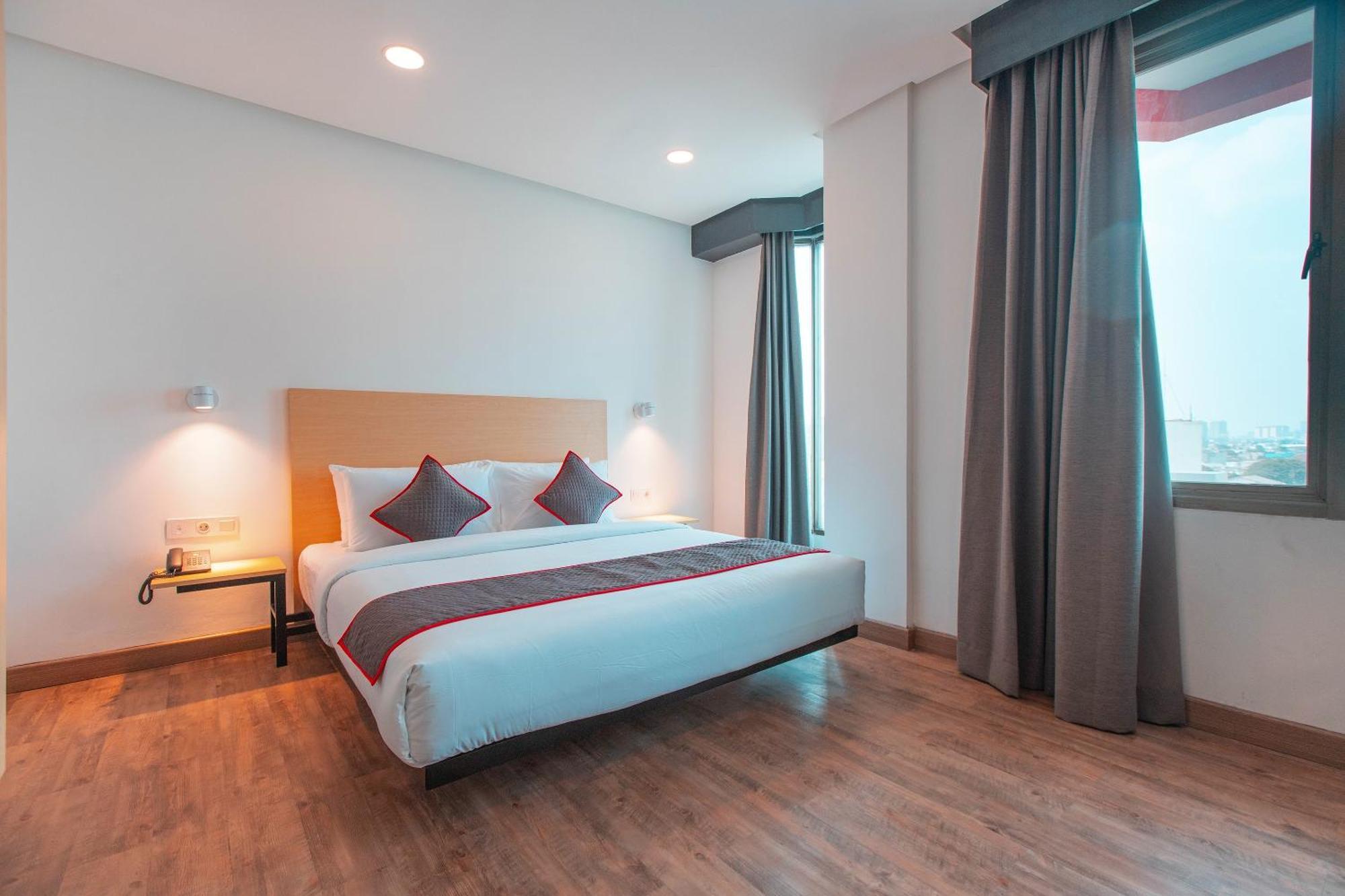 Super Oyo Townhouse 1 Hotel Salemba Jakarta Exteriör bild