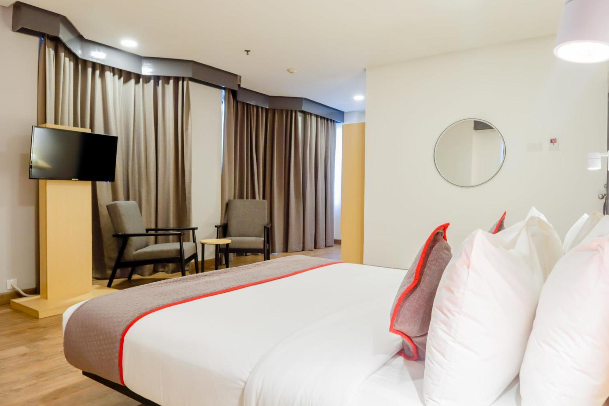 Super Oyo Townhouse 1 Hotel Salemba Jakarta Exteriör bild
