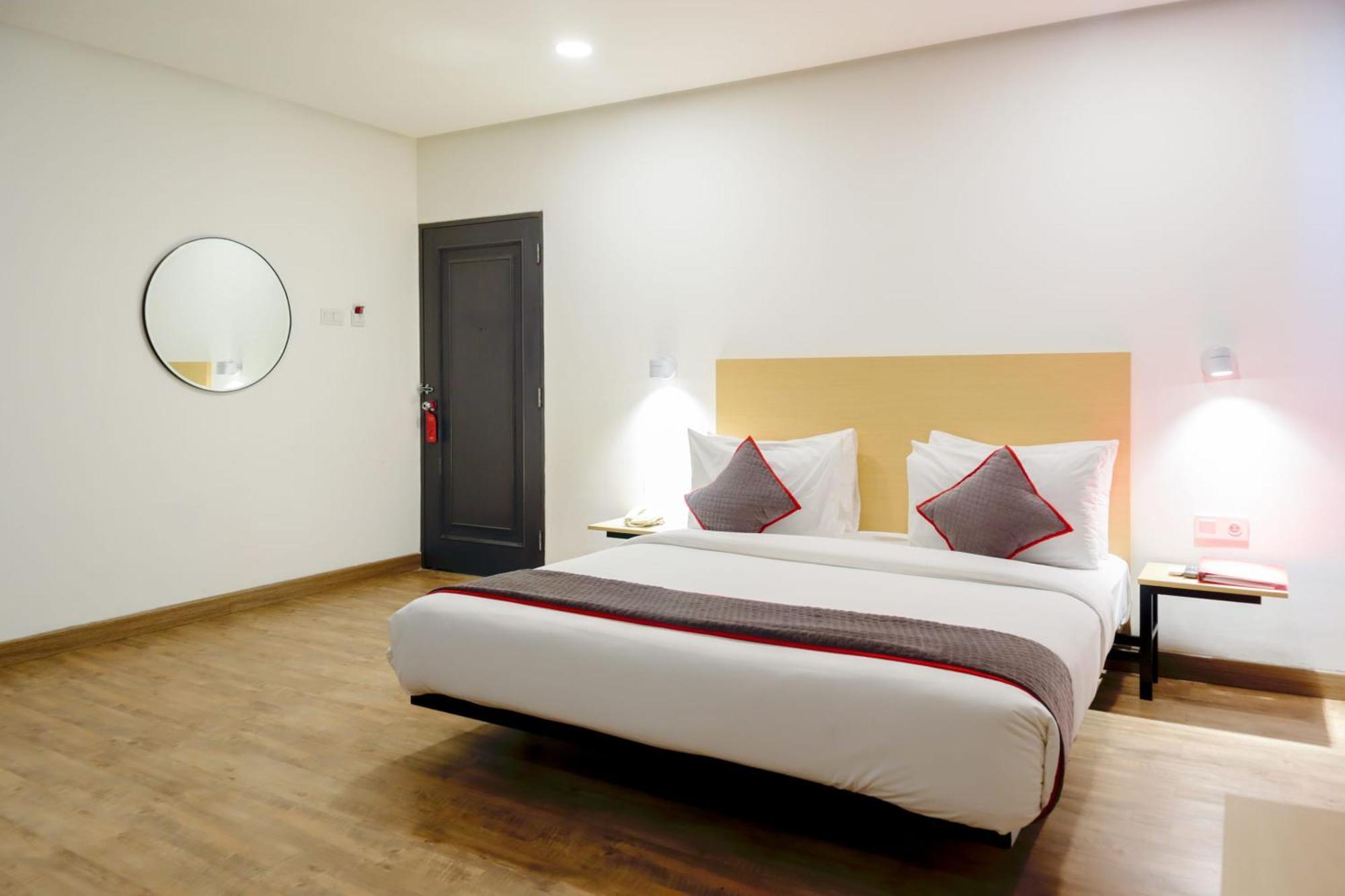 Super Oyo Townhouse 1 Hotel Salemba Jakarta Exteriör bild