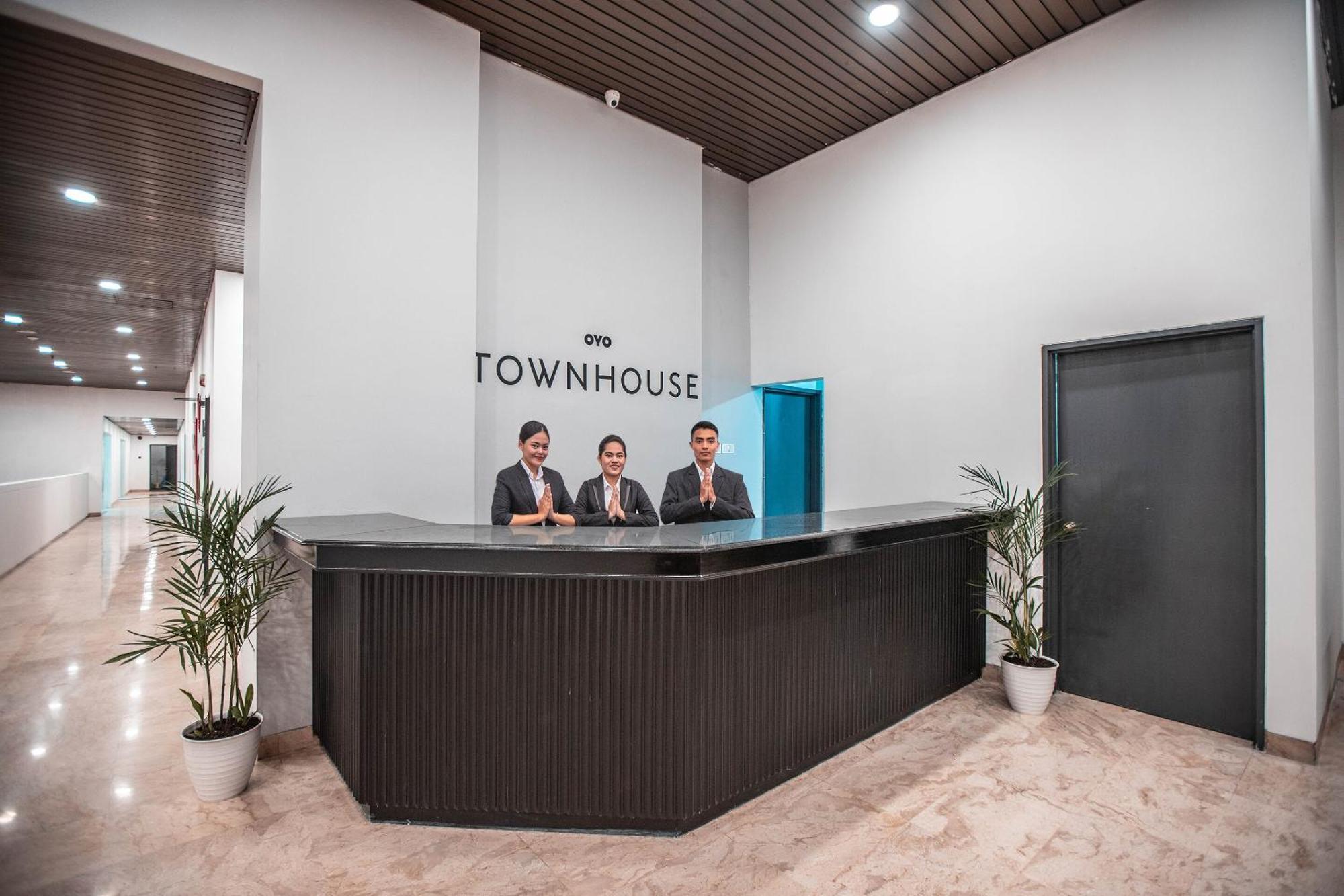 Super Oyo Townhouse 1 Hotel Salemba Jakarta Exteriör bild