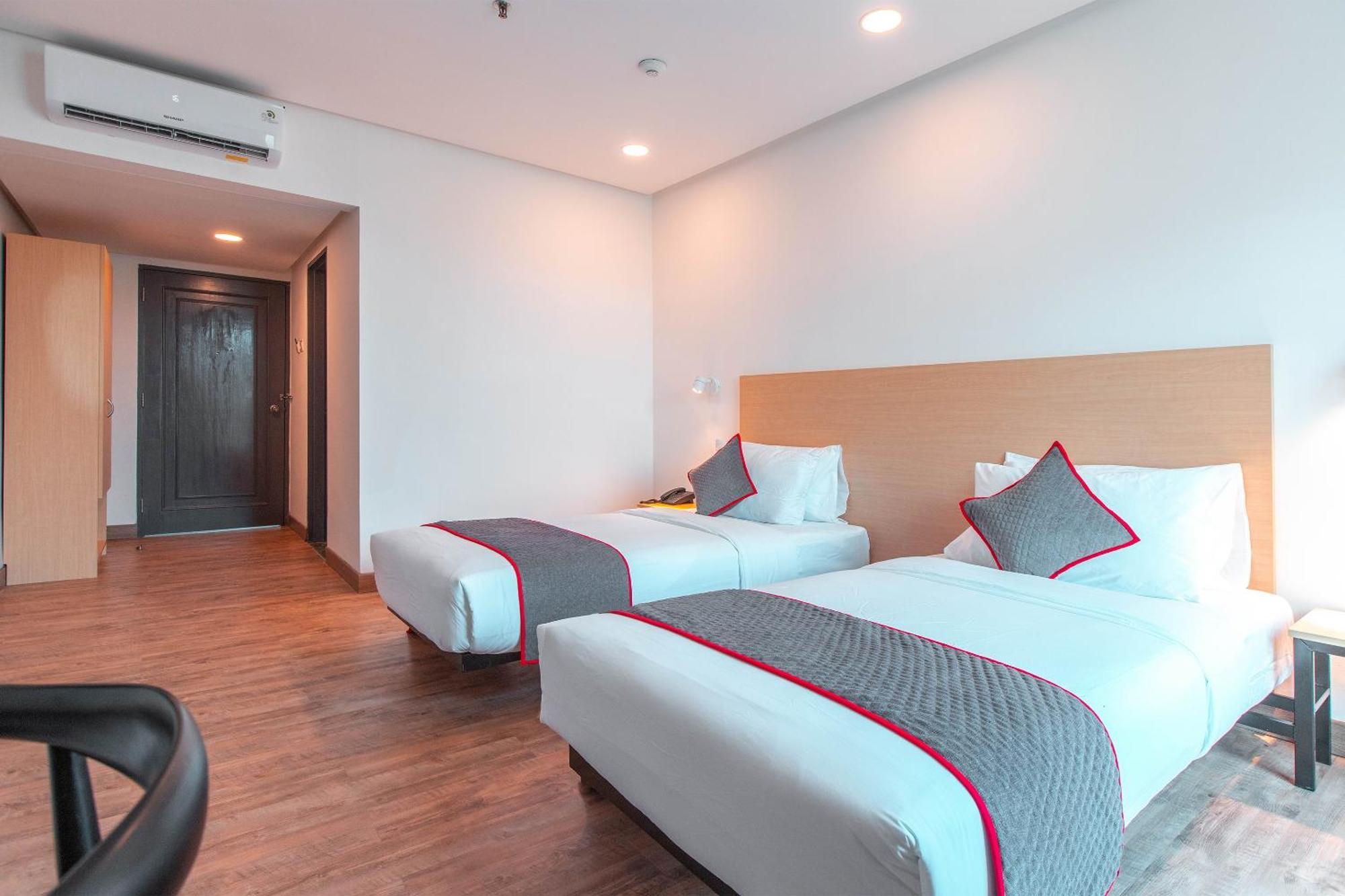 Super Oyo Townhouse 1 Hotel Salemba Jakarta Exteriör bild