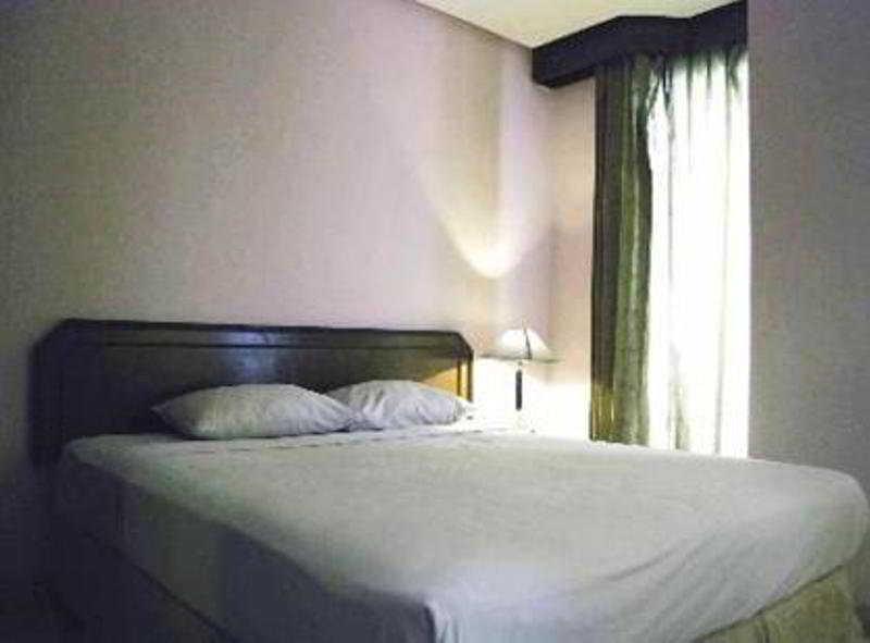 Super Oyo Townhouse 1 Hotel Salemba Jakarta Exteriör bild